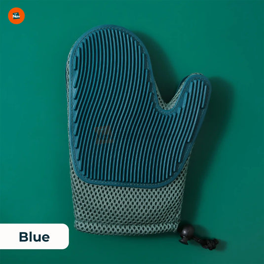 Pet grooming glove with fur