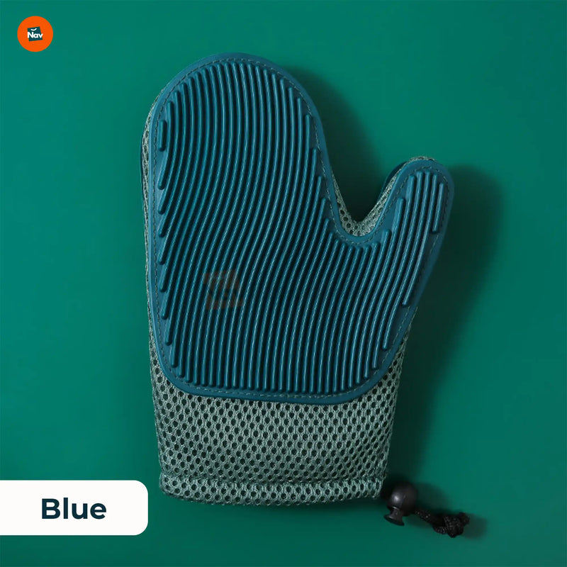 Pet grooming glove with fur