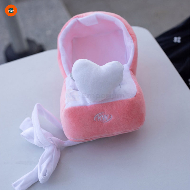 Soft Velvet Interior of Ring Box