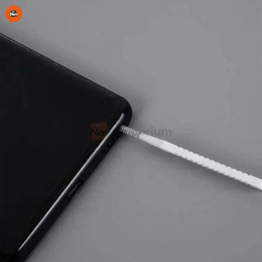 Portable device cleaning brush